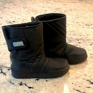 Used kids winter boots size 1